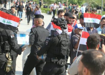 بالفيديو.. احتكاكات في ساحة التحرير خلال إحياء ذكرى تشرين وسط إجراءات أمنية مشددة