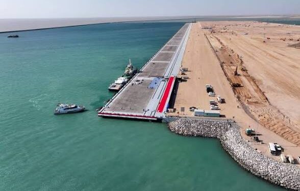 ميناء الفاو يقترب من مراحل التشغيل.. إنجاز كاسر الأمواج بالكامل والنفق المغمور يلامس الاكتمال