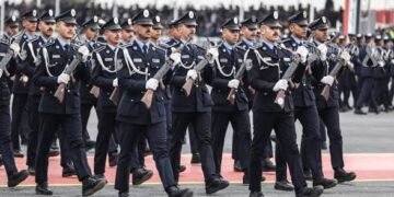 ترقيات الداخلية تفتح ملف تضخم الرتب.. خبير يحذر من ضباط بلا مناصب وارتباك في الهيكل التنظيمي