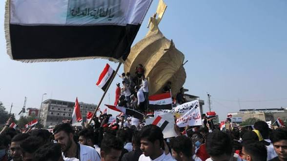 تجاوز المتظاهرين ألفاً في ساحة التحرير.. ذكرى تشرين تعيد مطالب التغيير إلى بغداد