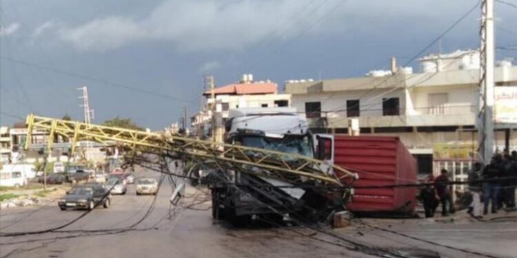 سقوط برج كهرباء بين بغداد وديالى بسبب العواصف الترابية