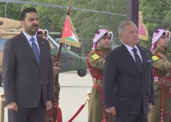 الزيدي يصل إلى عمّان.. مباحثات مرتقبة لتعزيز الشراكة الاقتصادية بين العراق والأردن