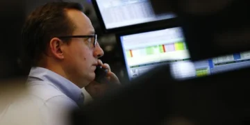 ديون فرنسا تقترب من خط الخطر.. كلفة الاقتراض تهدد موازنة باريس