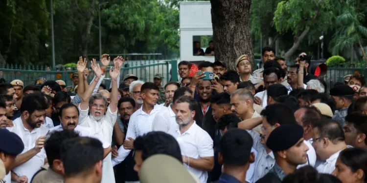 “حزب الصراصير” ينتفض في نيودلهي.. والشرطة الهندية تتصدى للتظاهرات