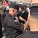 بالفيديو.. من توزيع المياه إلى تأمين الساحة.. القوات الأمنية ترافق تظاهرات ذكرى تشرين في بغداد