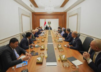 الزيدي يوجّه بحزمة قرارات لتنشيط الاقتصاد وتمويل المشاريع وصرف مستحقات المقاولين والمزارعين