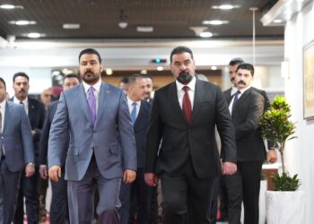 الزيدي بشأن رفع سعر الدولار: كانت أمامنا خيارات الادّخار الإجباري وتوزيع الروتب كل 45 يوماً والاقتراض