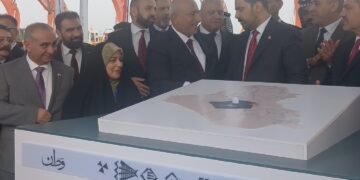 “وعد ابنكم سند ملكية”.. الزيدي يضع حجر الأساس لمشروع المليون قطعة في كربلاء