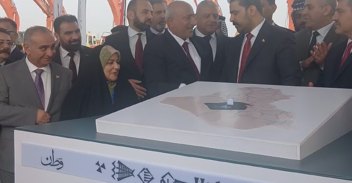 “وعد ابنكم سند ملكية”.. الزيدي يضع حجر الأساس لمشروع المليون قطعة في كربلاء