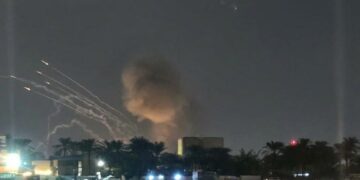 الدخان تصاعد.. انفجار لم تعرف طبيعته قرب مقر دعم لوجستي تابع للحشد في الكريعات ببغداد