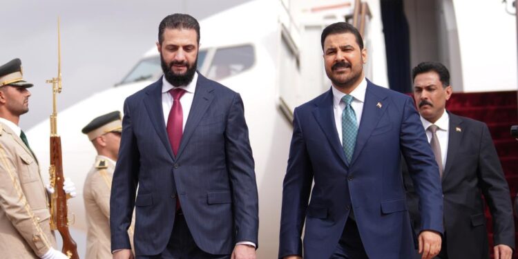 الزيدي يزور الجامع الأموي ويتبرع من حسابه الشخصي للمساهمة في تلبية احتياجاته