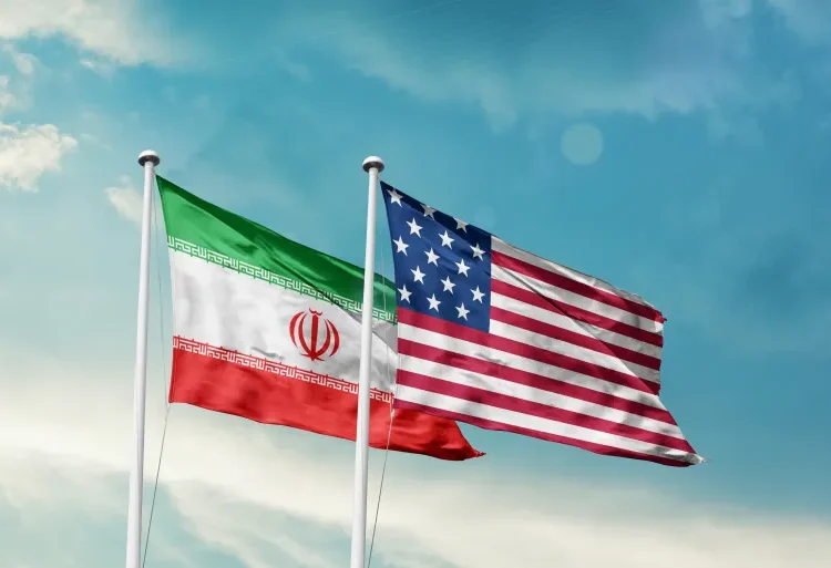 واشنطن تصعّد ضد طهران.. الكشف عن سبب طرد دبلوماسيين وتهديد بالنووي وهرمز على الطاولة