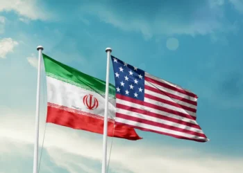 واشنطن تصعّد ضد طهران.. الكشف عن سبب طرد دبلوماسيين وتهديد بالنووي وهرمز على الطاولة