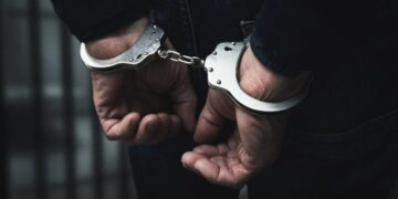 شبهات فساد تلاحقه.. القبض على موظف في هيئة الكمارك وسط بغداد