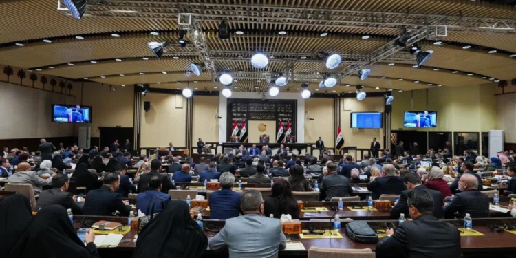 على وقع الخلافات.. تواقيع نيابية لإعادة النظر بسعر صرف الدولار (وثائق)