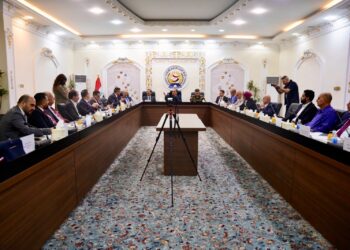 بالتعاون مع الداخلية وحضور نيابي.. اتحاد الغرف التجارية يناقش مصداقية المعلومات وحماية المستهلك بعصر مواقع التواصل