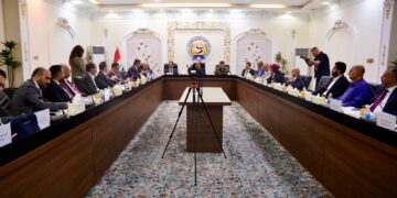 بالتعاون مع الداخلية وحضور نيابي.. اتحاد الغرف التجارية يناقش مصداقية المعلومات وحماية المستهلك بعصر مواقع التواصل