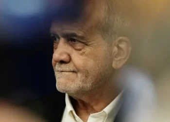 على وقع التهديدات.. الرئيس الإيراني يرهن نجاح التفاوض مع واشنطن بغياب التهديد