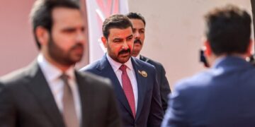 تغييرات الزيدي تفتح ملف السلاح والفصائل.. 50 منصباً على طاولة الحكومة