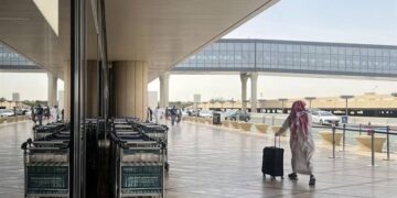 مطار الرياض يعود إلى العمل تحت التهديد.. استئناف الرحلات لا ينهي المخاوف الأمنية