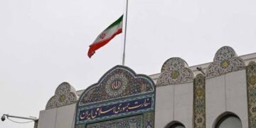 منفذ الشيب يشعل سجالاً بين بغداد وطهران.. السفارة الإيرانية ترد على اتهامات المخدرات والتزوير