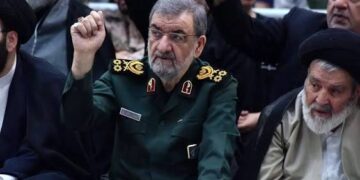 رضائي يلوح بتغيير العقيدة النووية الإيرانية.. هل تنهي الحرب فتوى الحظر؟