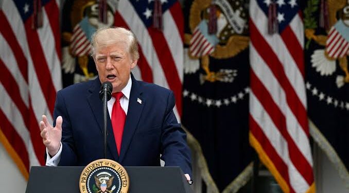 التشاؤم يتصاعد والتأييد يتراجع.. ترامب أمام اختبار انتخابي صعب