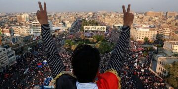 من التظاهر إلى الاعتصام والإضراب.. ماذا يقول الدستور العراقي عن حق الاحتجاج؟