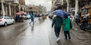 مع عودة الأمطار.. المرور تحذر السائقين من مخاطر الطريق