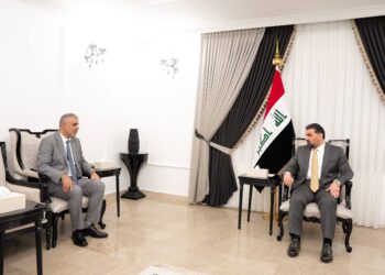 الحلبوسي يبحث تسريع التحول الرقمي والإصلاح الحكومي ويوجه بالإسراع في قانون الوزارة