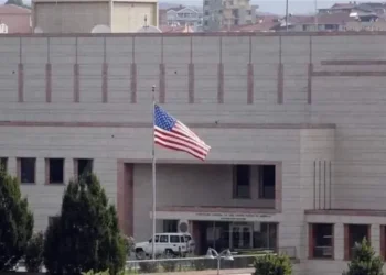 أمريكا تحذر مواطنيها من السفر للعراق.. وتوقعات بضربة جديدة على إيران