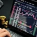 اختراق “بينانس” يضرب سوق العملات الرقمية.. “بتكوين” تهبط إلى ما دون 78 ألف دولار