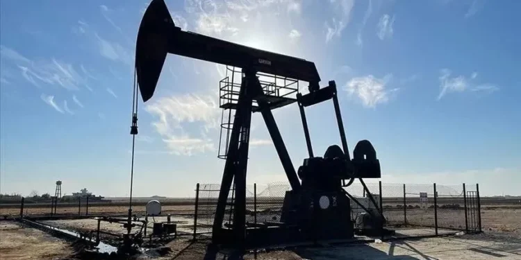 وسط مخاوف الإمدادات.. النفط يتجاوز 110 دولارات للبرميل