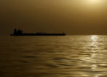 شركة كورية مغمورة تتصدر الملاحة في هرمز وتنقل شحنات من النفط العراقي