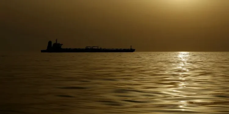 شركة كورية مغمورة تتصدر الملاحة في هرمز وتنقل شحنات من النفط العراقي